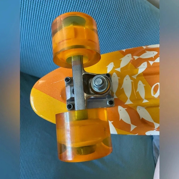 Vintage SUNHOO Orange Fish Mini Skateboard with Light Up Rainbow Wheels - Picture 11 of 13